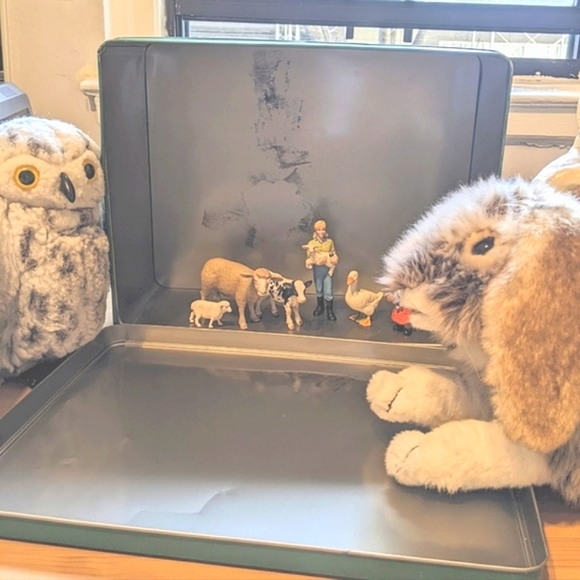 Vintage tin Easter basket bread box box Decor - Picture 15 of 16